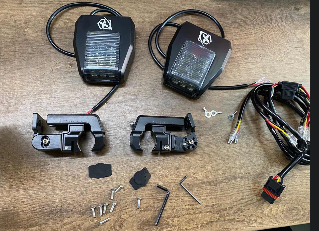 Espejos Laterales Antirreflejantes con Focos LED Adaptables Para UTV Color Humo G12